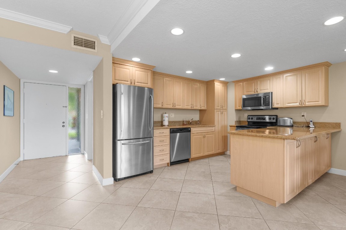 5687 Fairway Park Drive 101, Boynton Beach Unit: 101