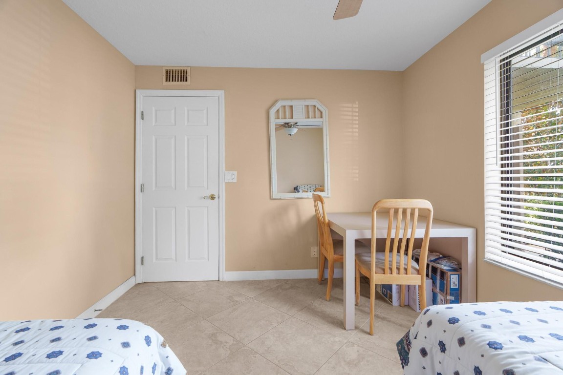 5687 Fairway Park Drive 101, Boynton Beach Unit: 101