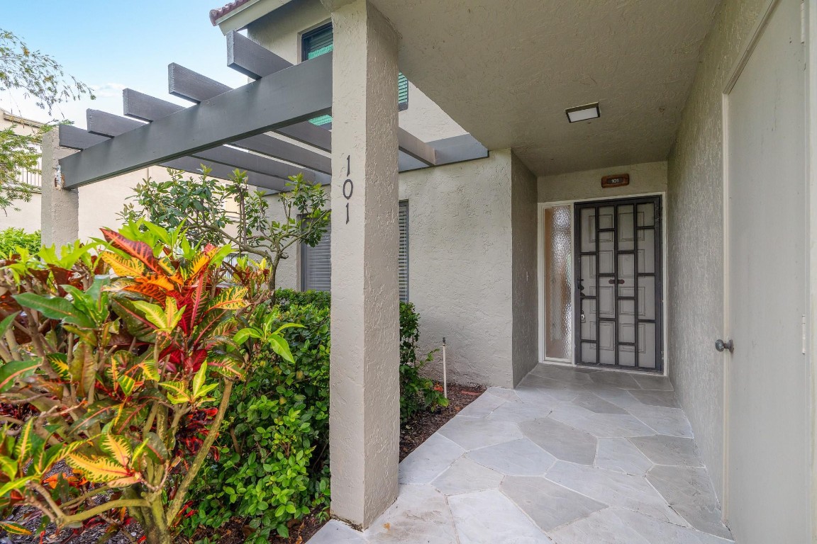 5687 Fairway Park Drive 101, Boynton Beach Unit: 101