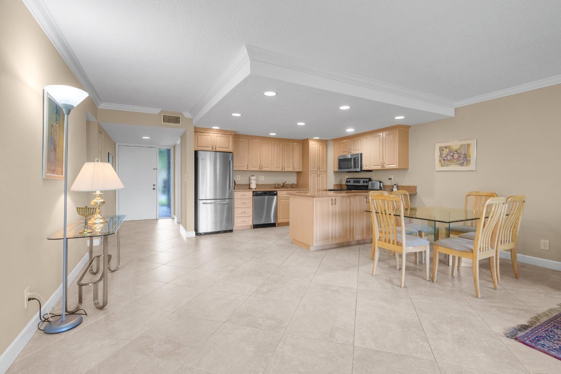 5687 Fairway Park Drive 101, Boynton Beach Unit: 101