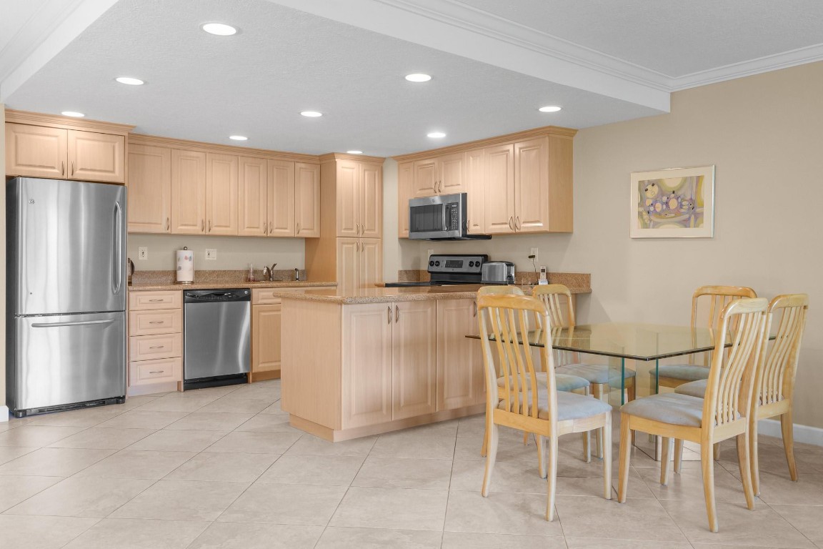 5687 Fairway Park Drive 101, Boynton Beach Unit: 101