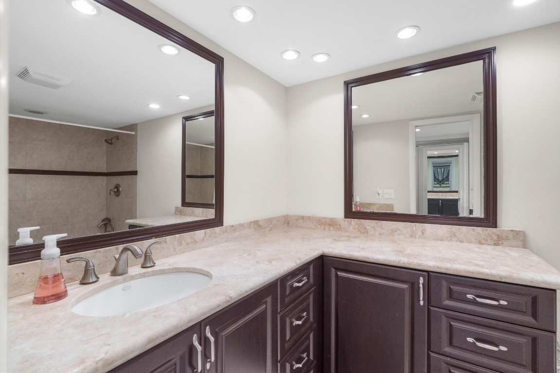 5687 Fairway Park Drive 101, Boynton Beach Unit: 101