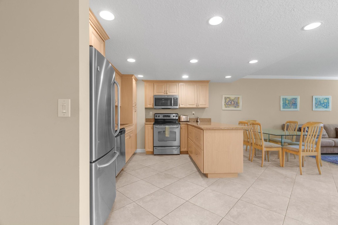 5687 Fairway Park Drive 101, Boynton Beach Unit: 101