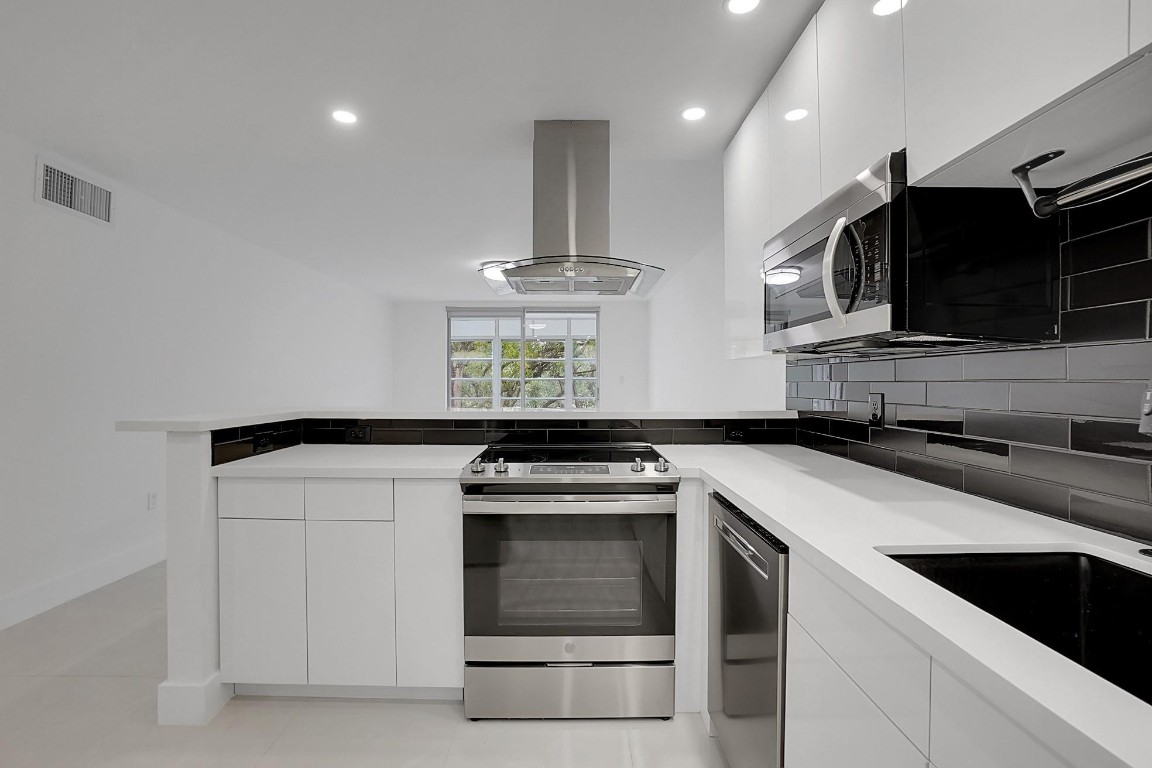 1681 NW 70th Avenue 310, Plantation Unit: 310