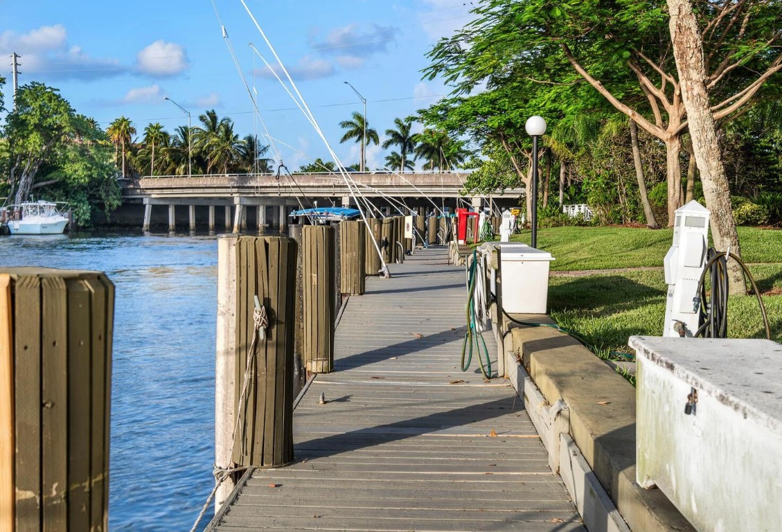 801 S Federal Hwy 906