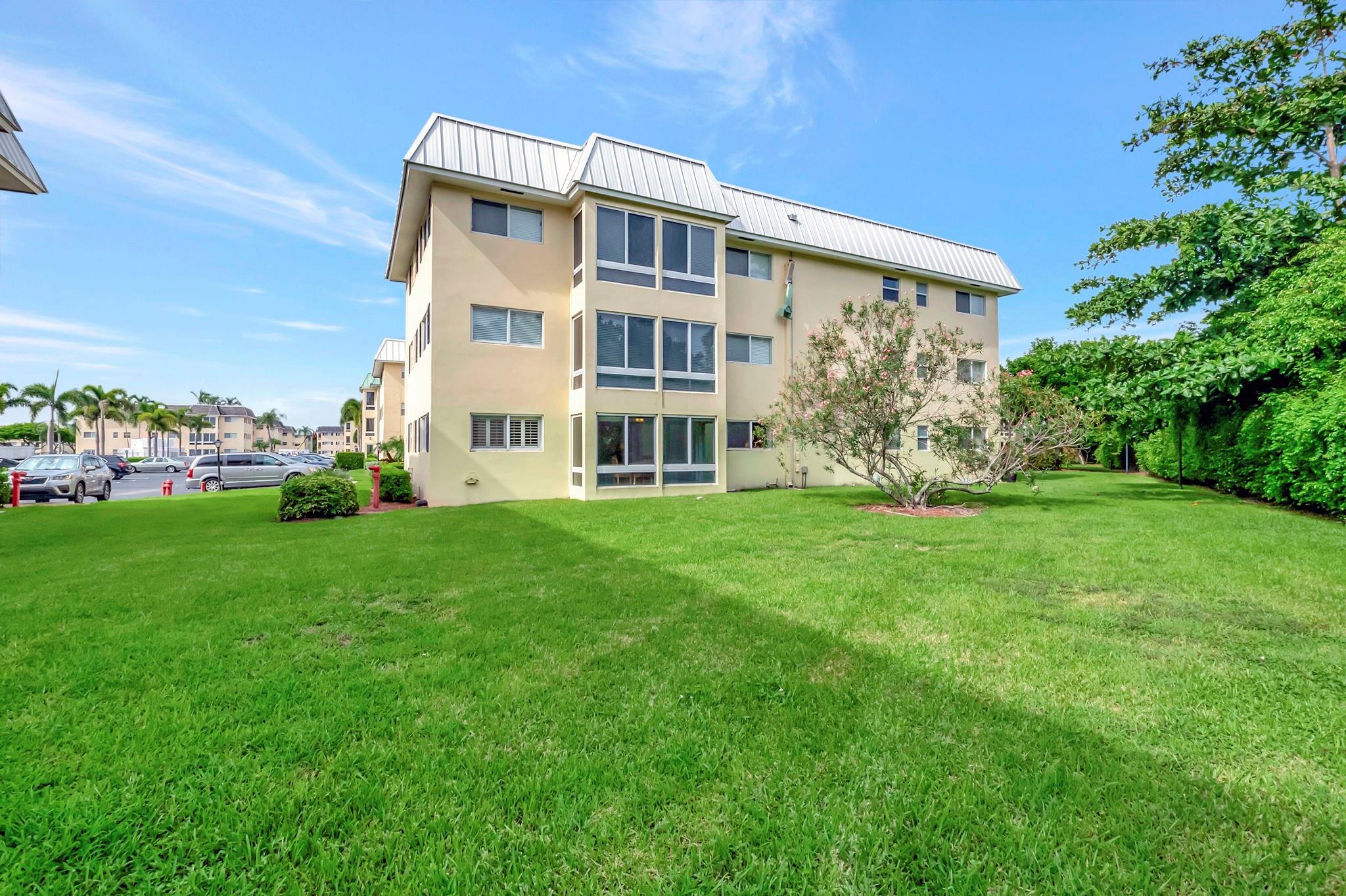 15 Colonial Club Dr 105