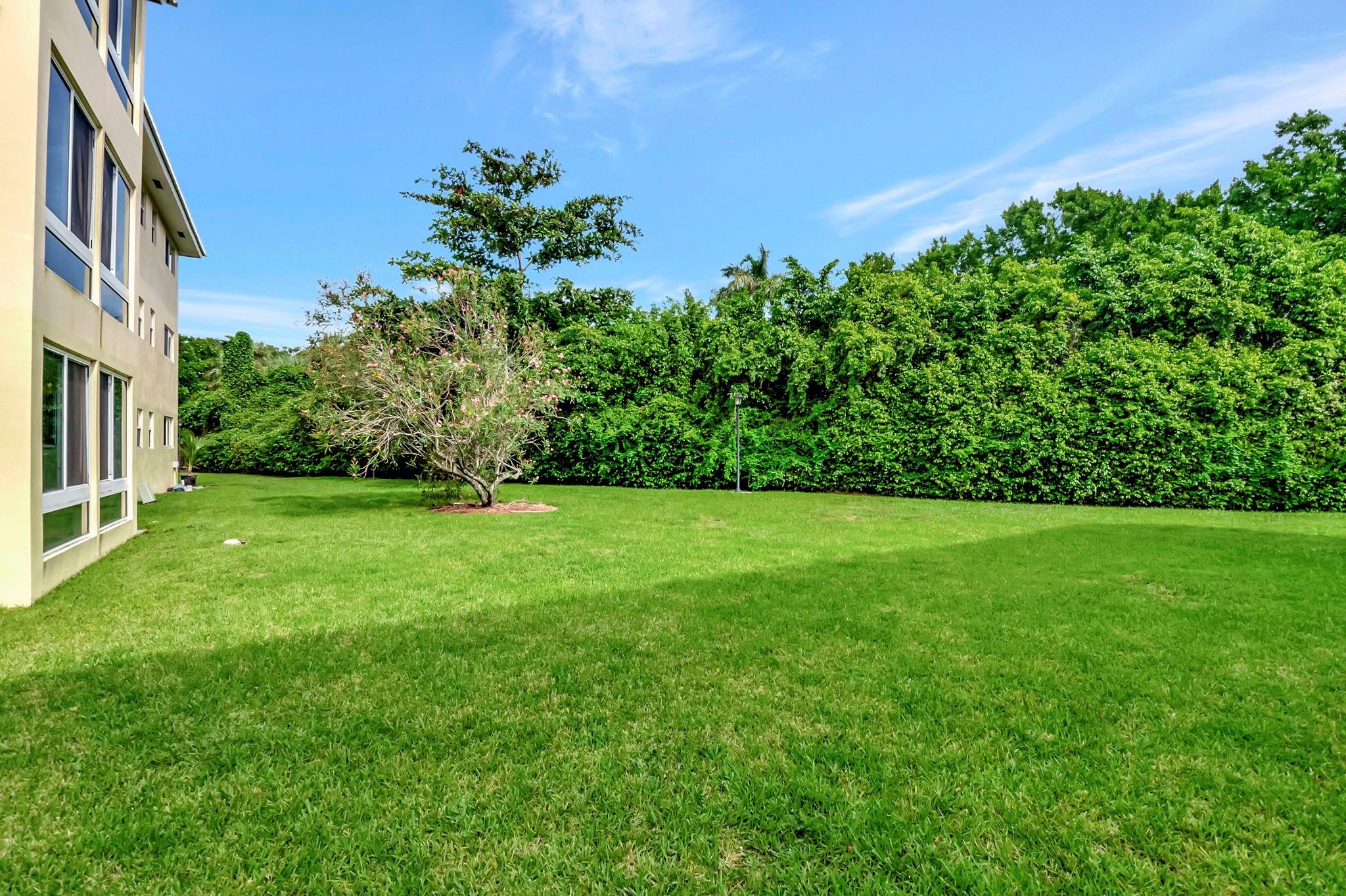 15 Colonial Club Dr 105
