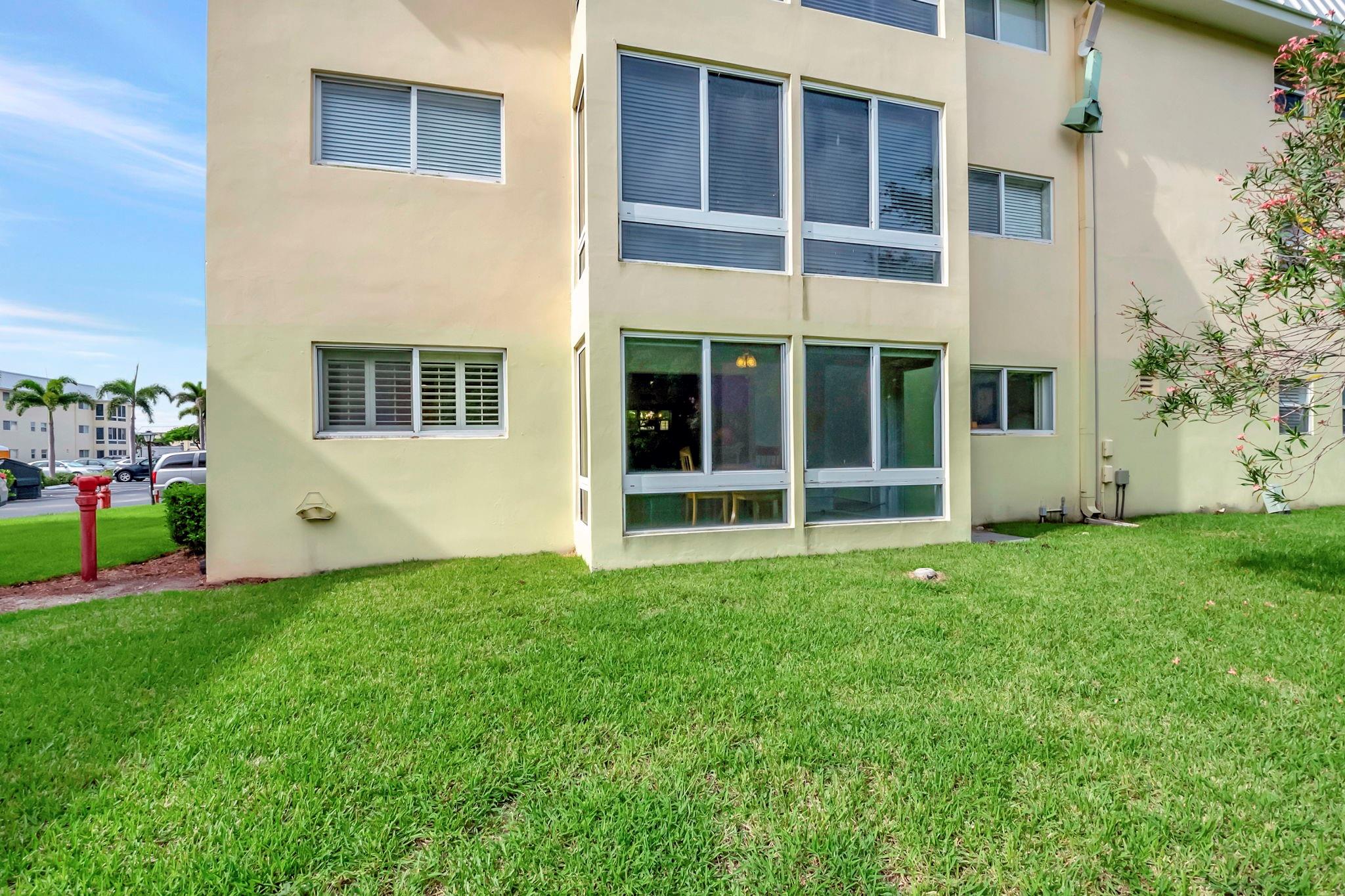 15 Colonial Club Dr 105