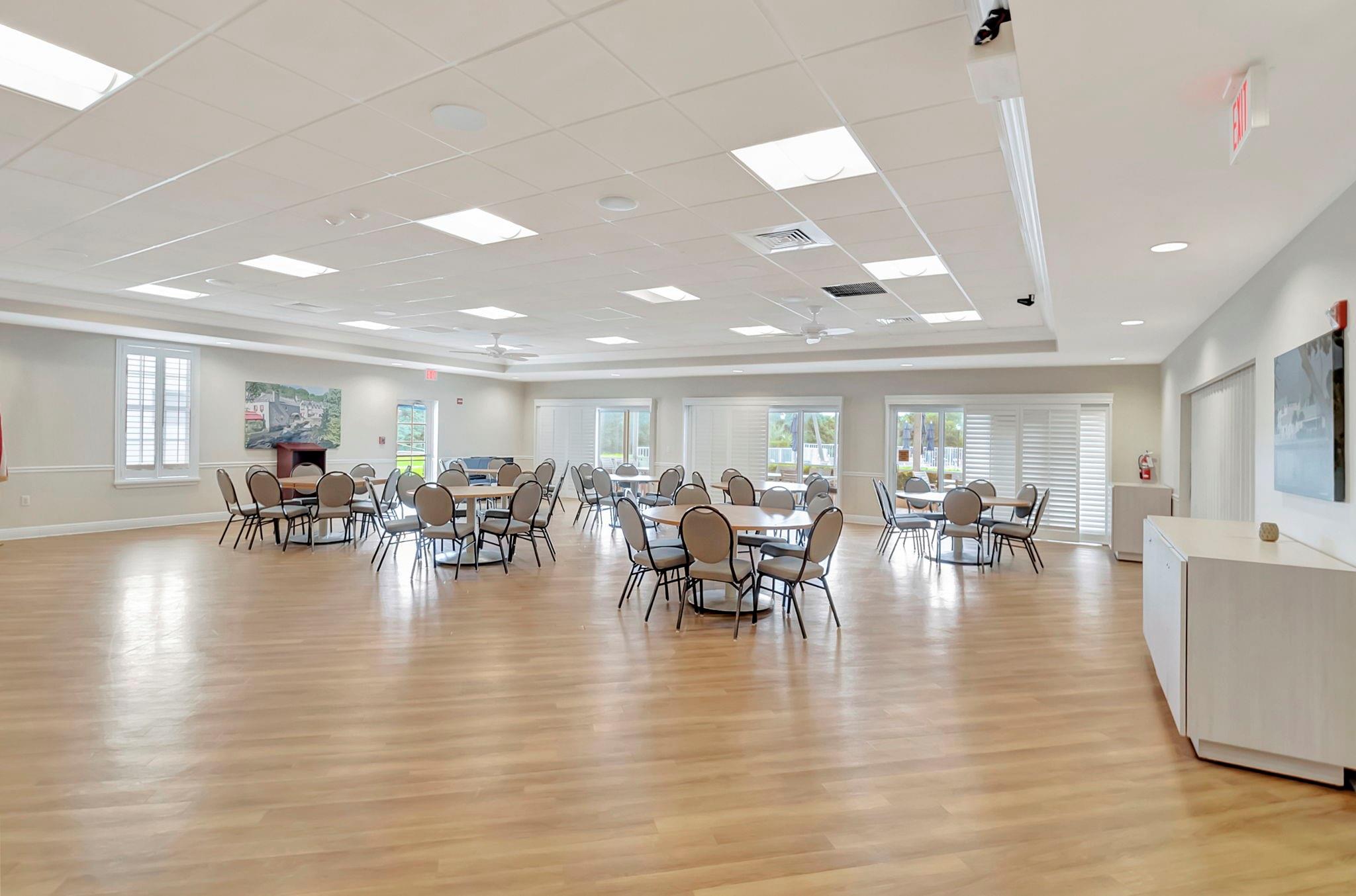 15 Colonial Club Dr 105