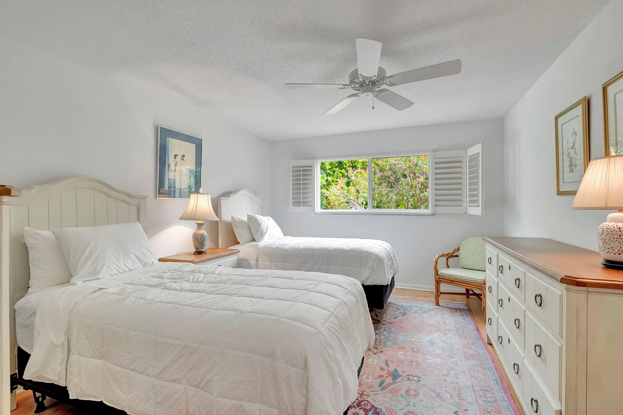 15 Colonial Club Dr 105
