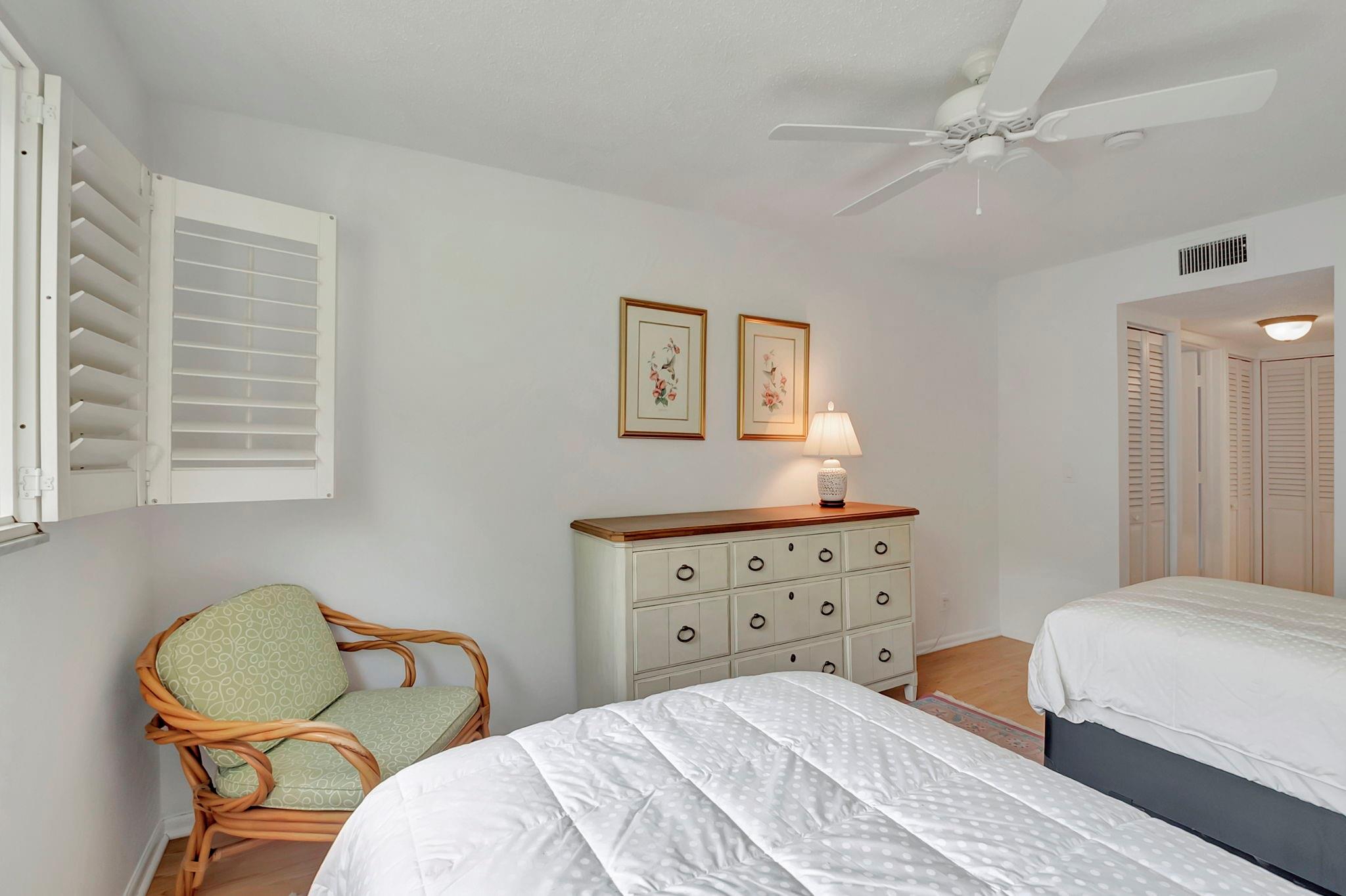 15 Colonial Club Dr 105