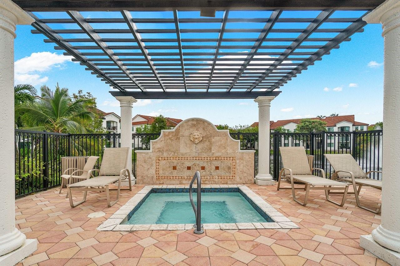 316 Villa Cir 316