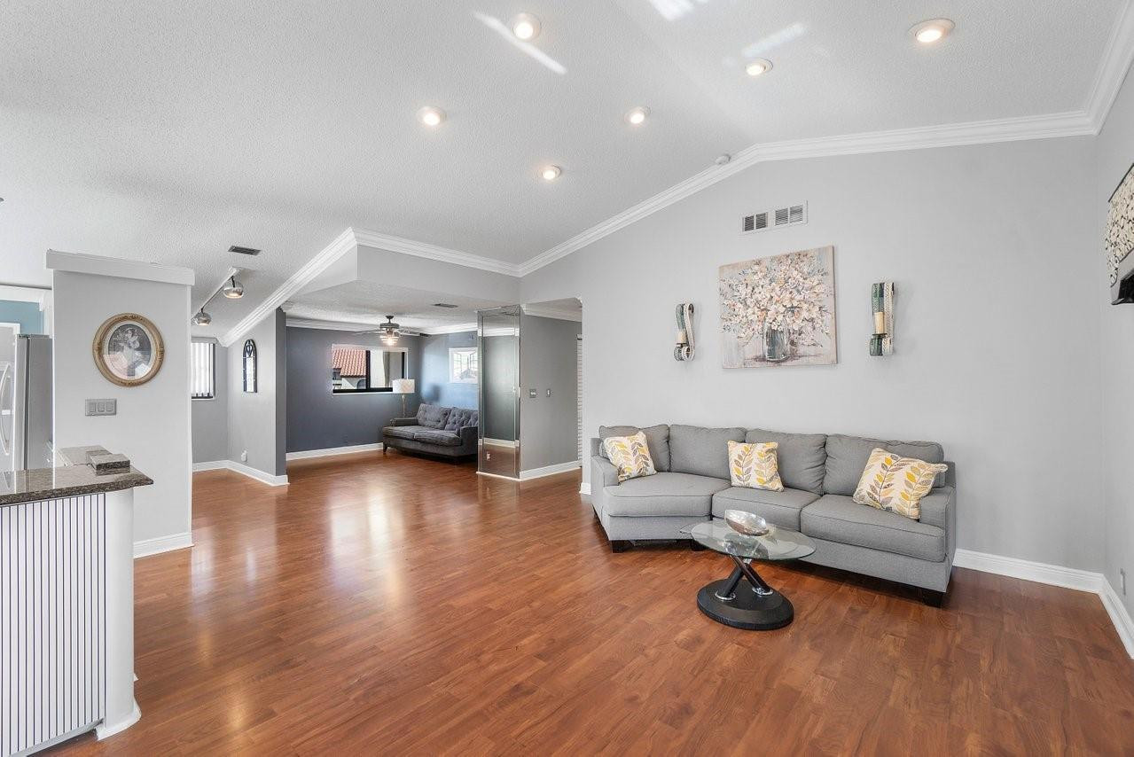 10772 Bahama Palm Way 202