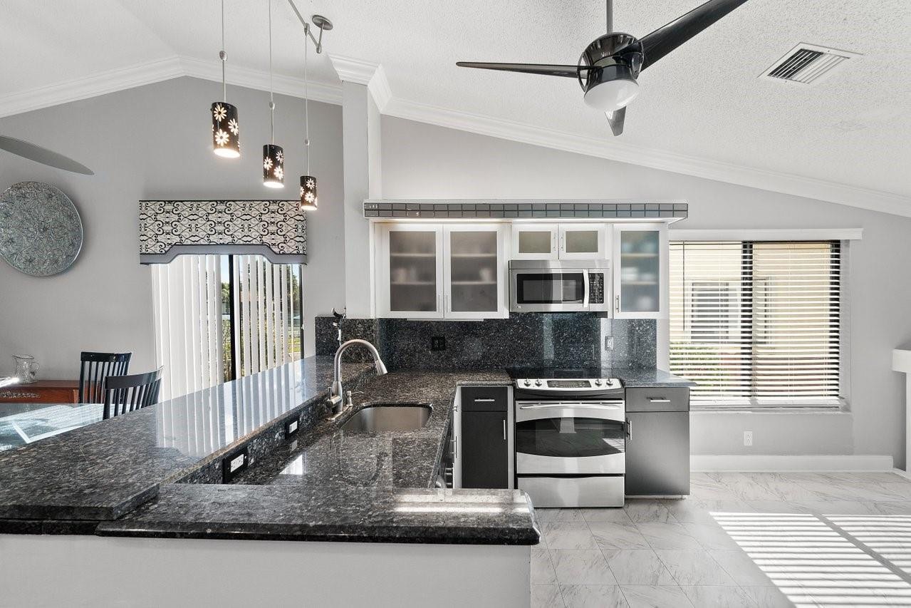10772 Bahama Palm Way 202