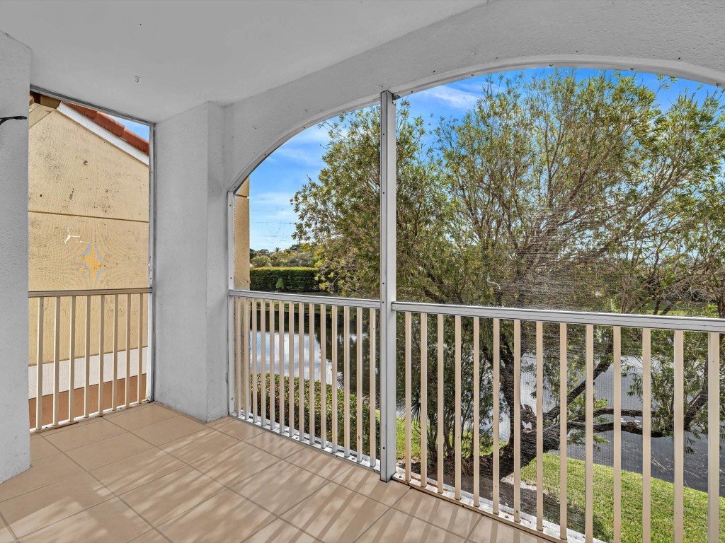 815 W Boynton Beach Boulevard 6-202, Boynton Beach Unit: 6-202