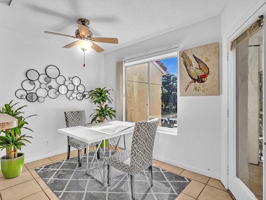 815 W Boynton Beach Boulevard 6-202, Boynton Beach Unit: 6-202