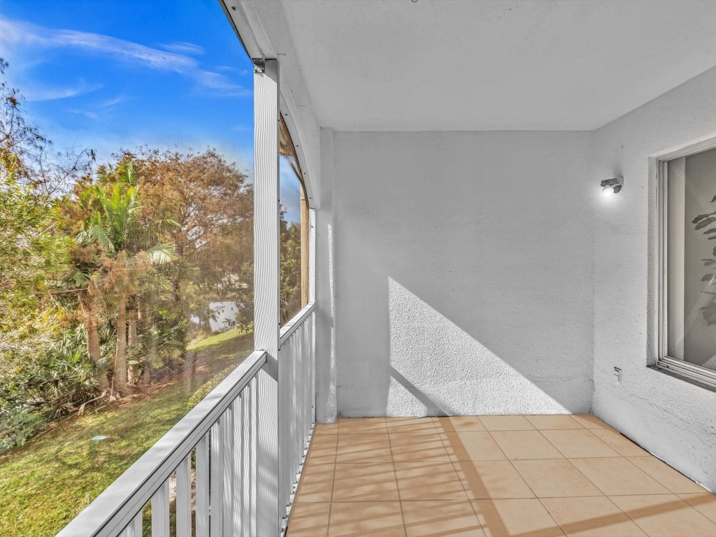 815 W Boynton Beach Boulevard 6-202, Boynton Beach Unit: 6-202