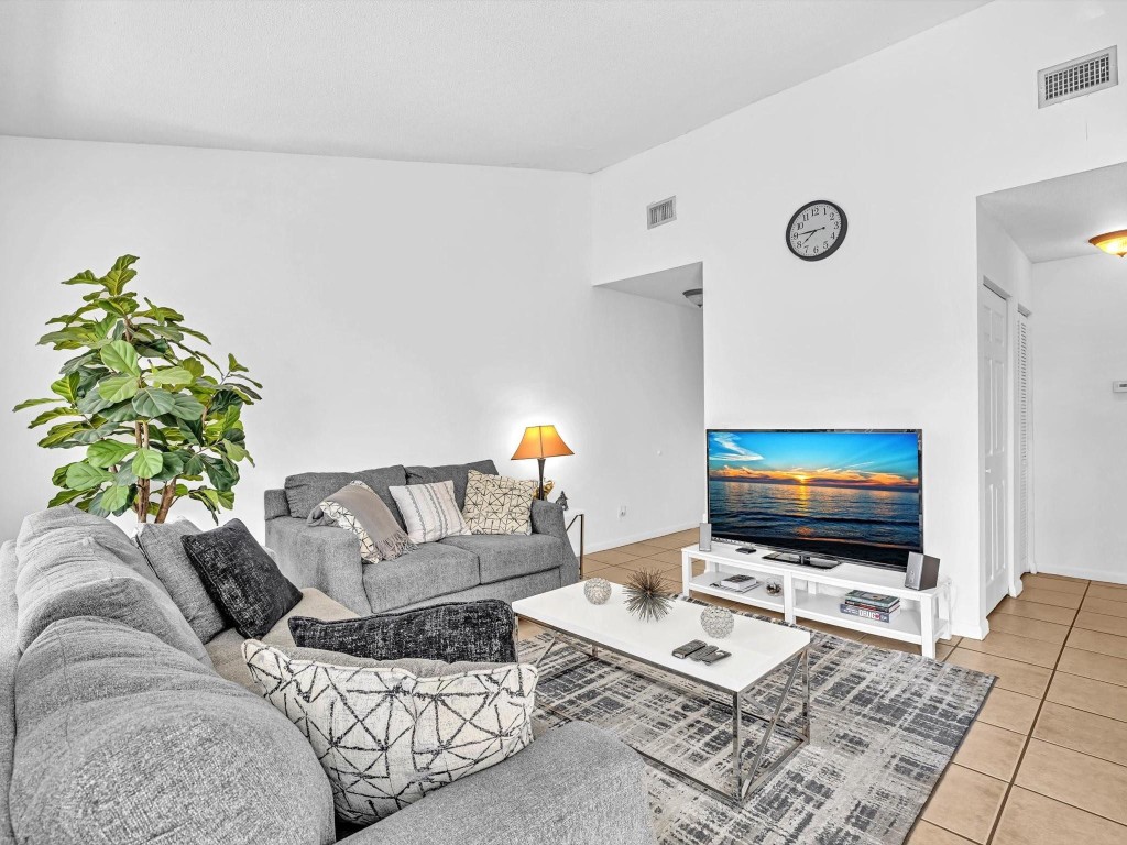 815 W Boynton Beach Boulevard 6-202, Boynton Beach Unit: 6-202