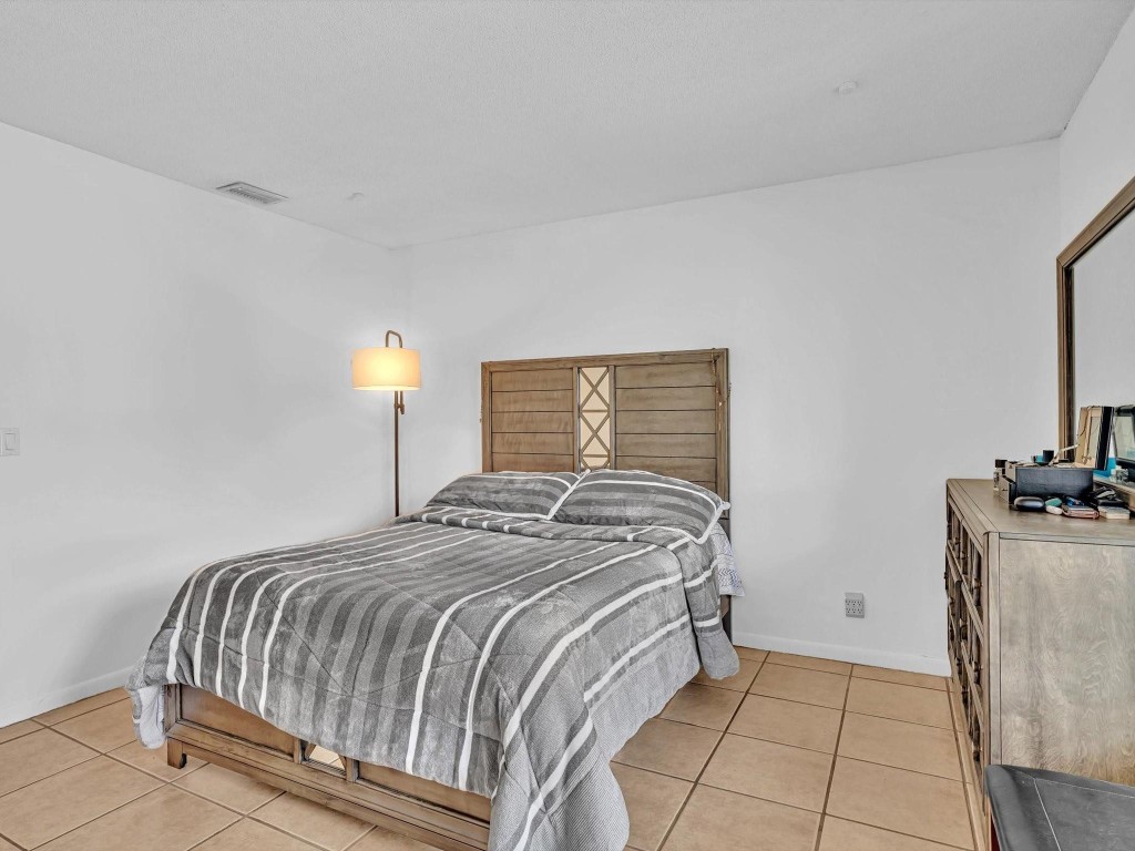 815 W Boynton Beach Boulevard 6-202, Boynton Beach Unit: 6-202