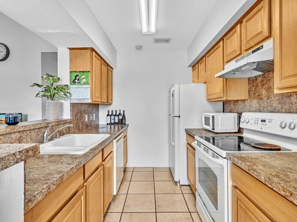 815 W Boynton Beach Boulevard 6-202, Boynton Beach Unit: 6-202