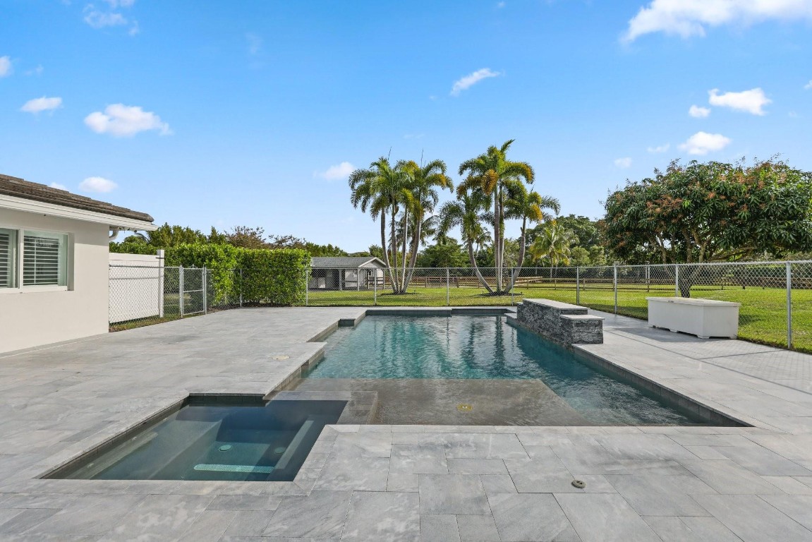 17526 Wagon Wheel Dr