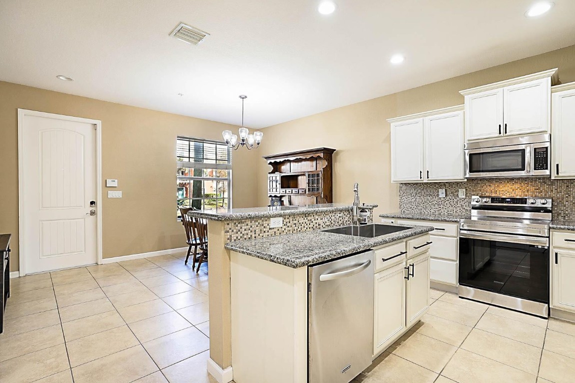 143 SW 7th St 143