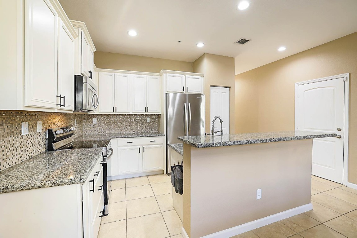 143 SW 7th St 143