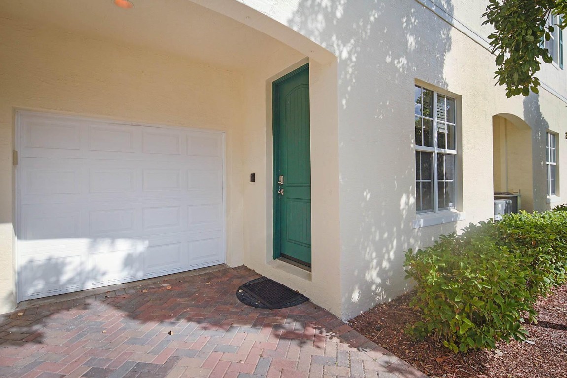 143 SW 7th St 143