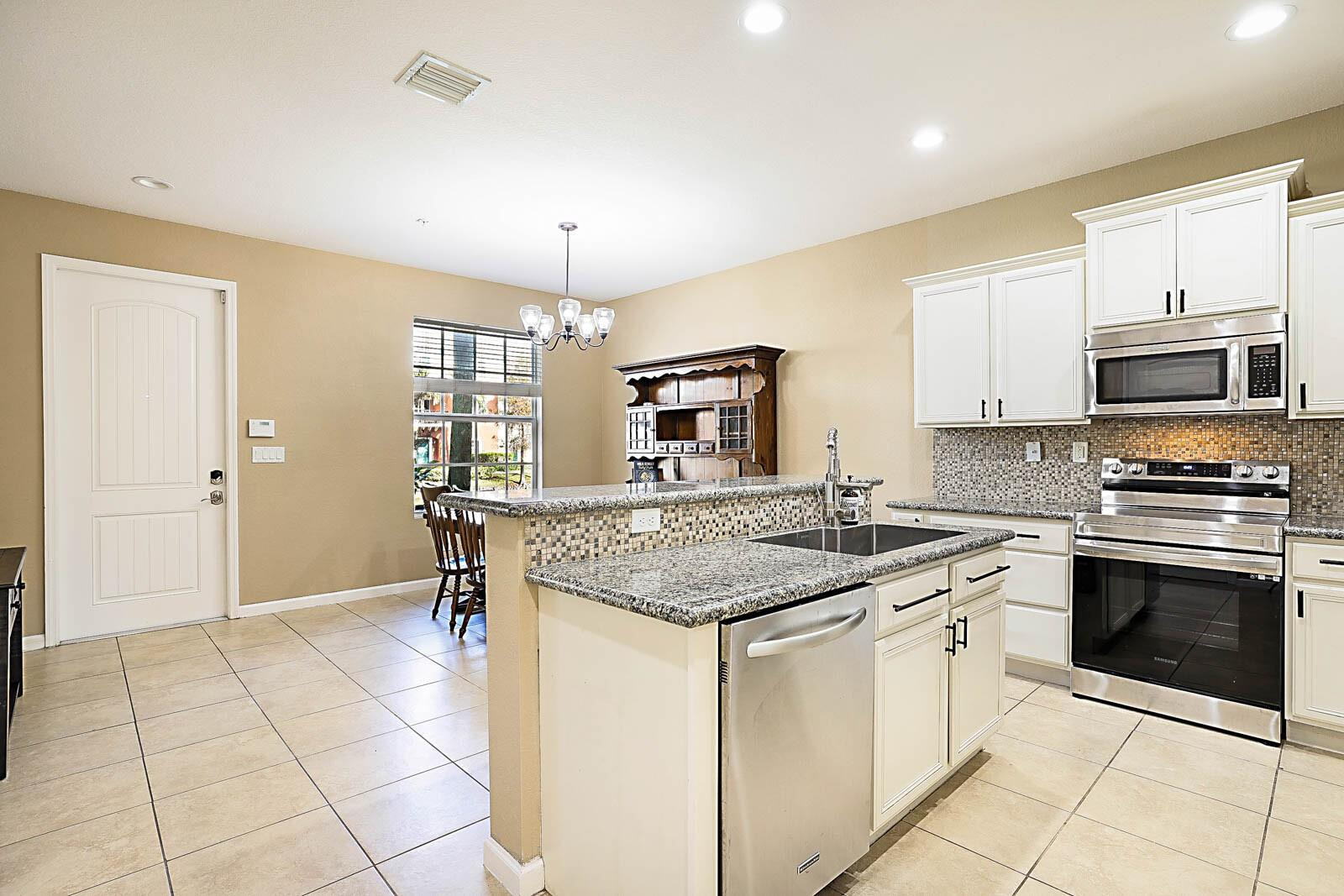 143 SW 7th St 143
