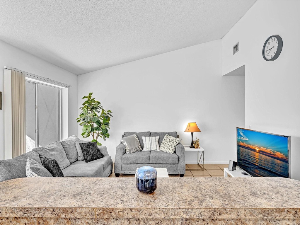 815 W Boynton Beach Boulevard 6-202, Boynton Beach Unit: 6-202