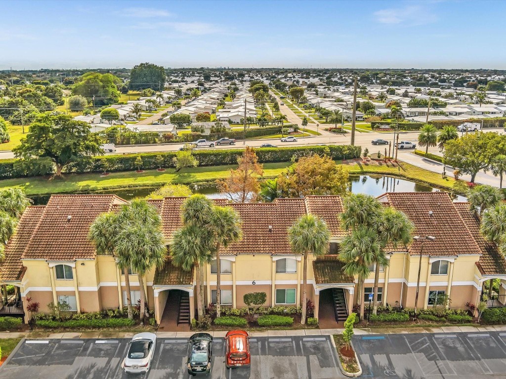 815 W Boynton Beach Boulevard 6-202, Boynton Beach Unit: 6-202