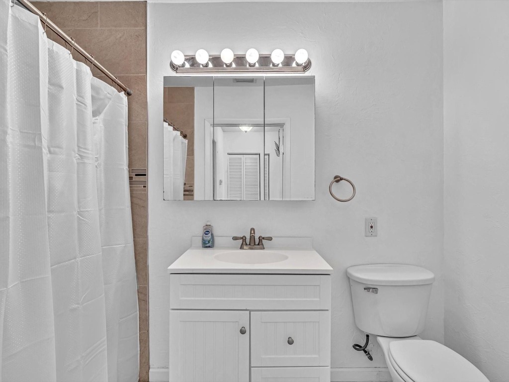 815 W Boynton Beach Boulevard 6-202, Boynton Beach Unit: 6-202