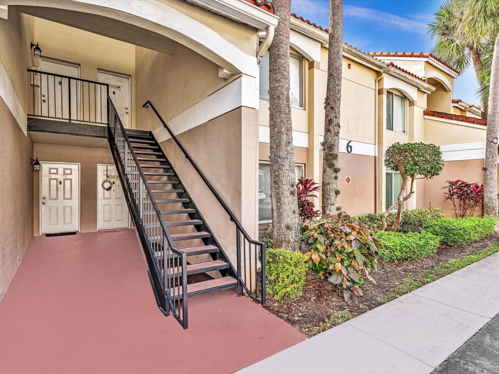 815 W Boynton Beach Boulevard 6-202, Boynton Beach Unit: 6-202