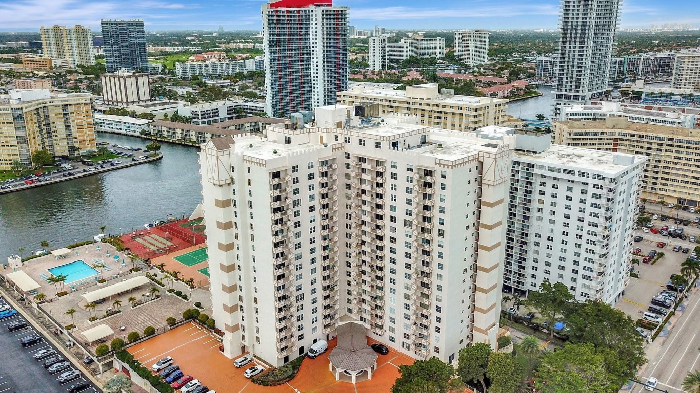 1865 S Ocean Dr 17I