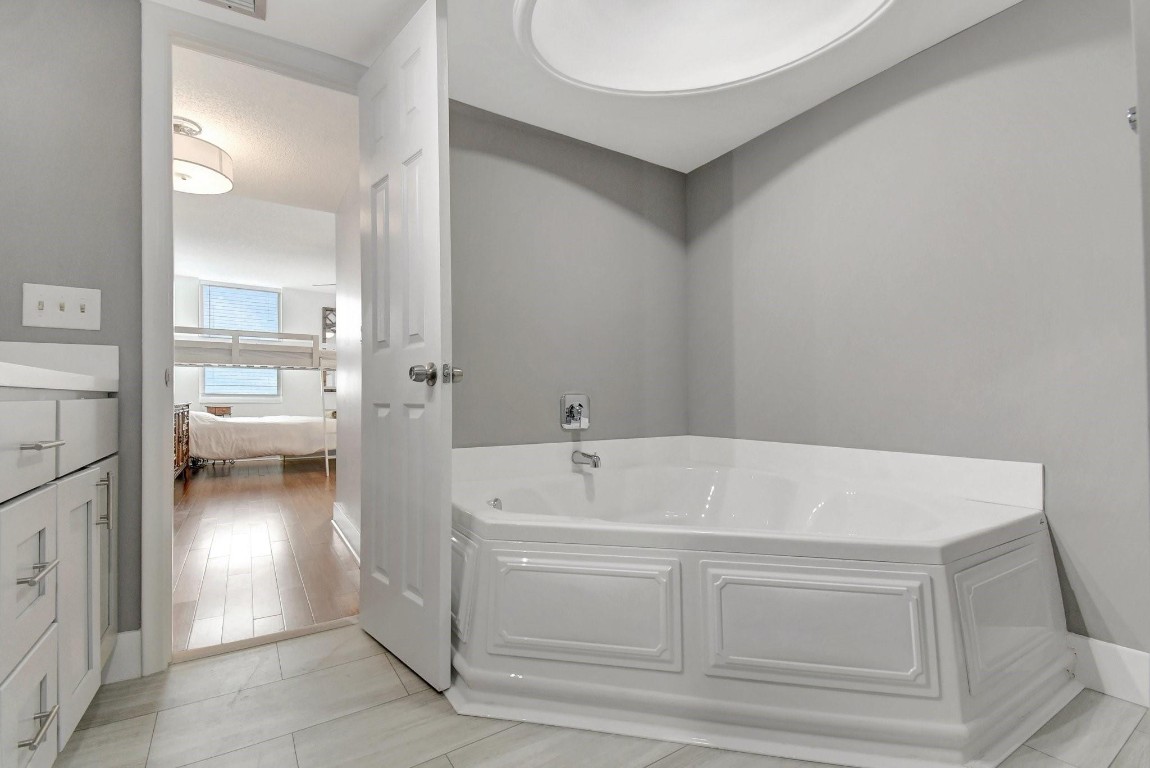 1865 S Ocean Dr 17I