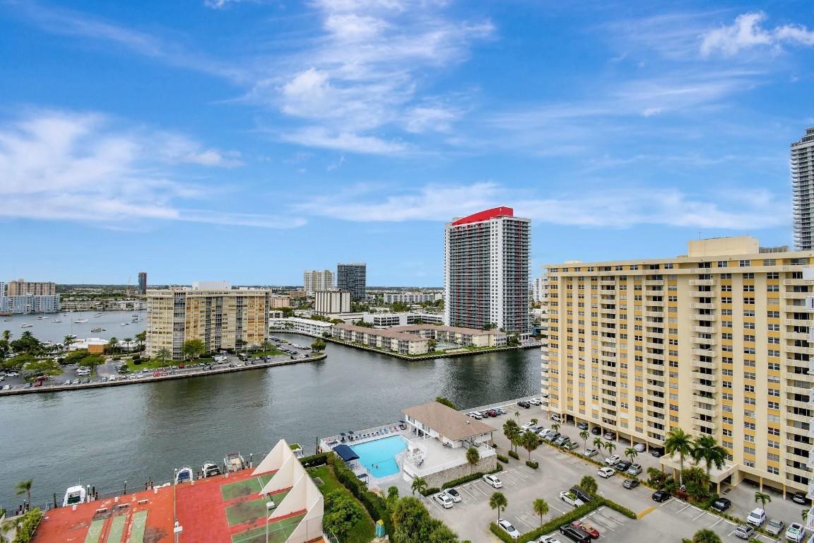 1865 S Ocean Dr 17I
