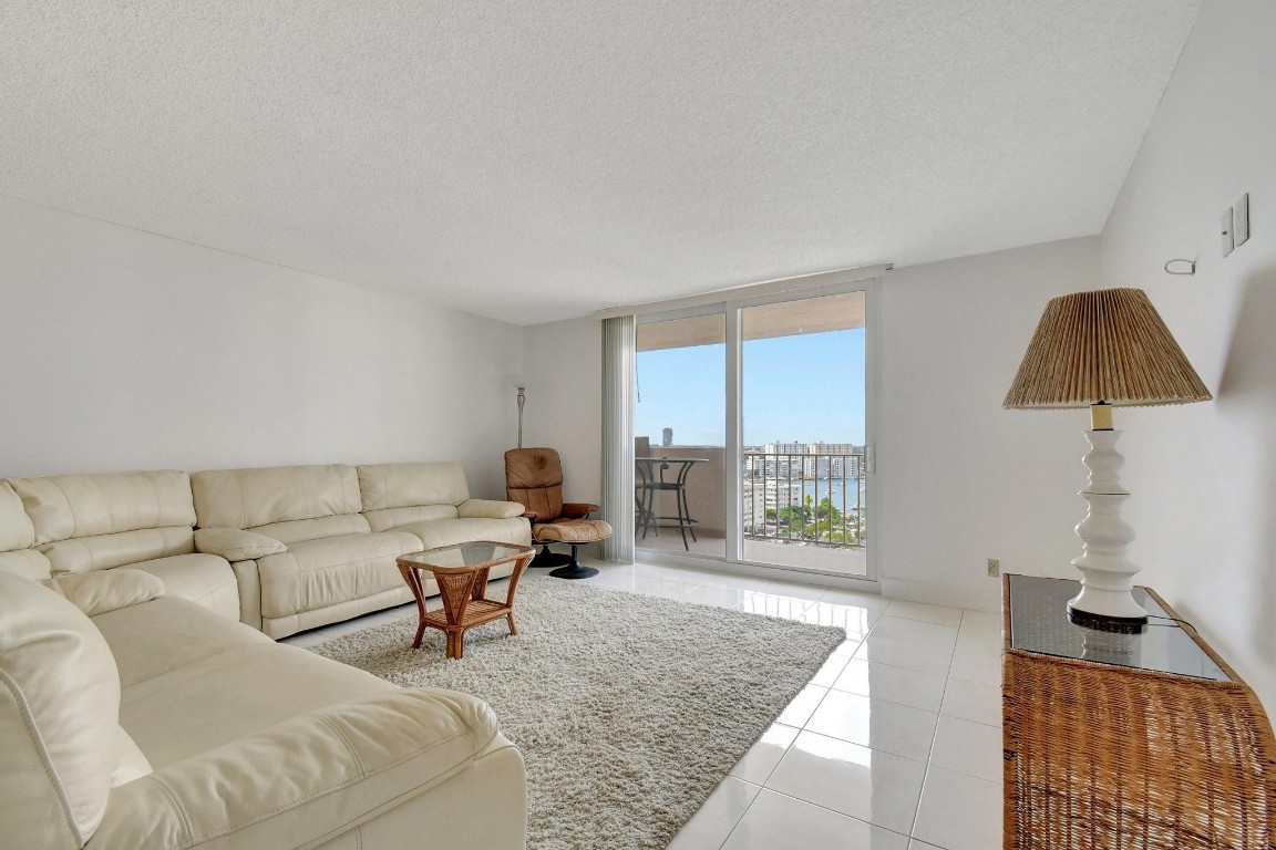 1865 S Ocean Dr 17I