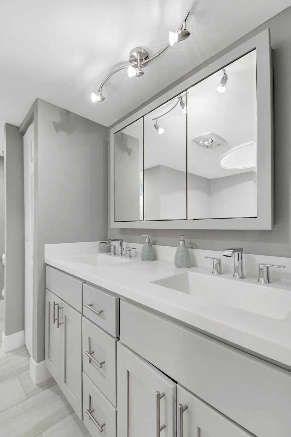 1865 S Ocean Dr 17I