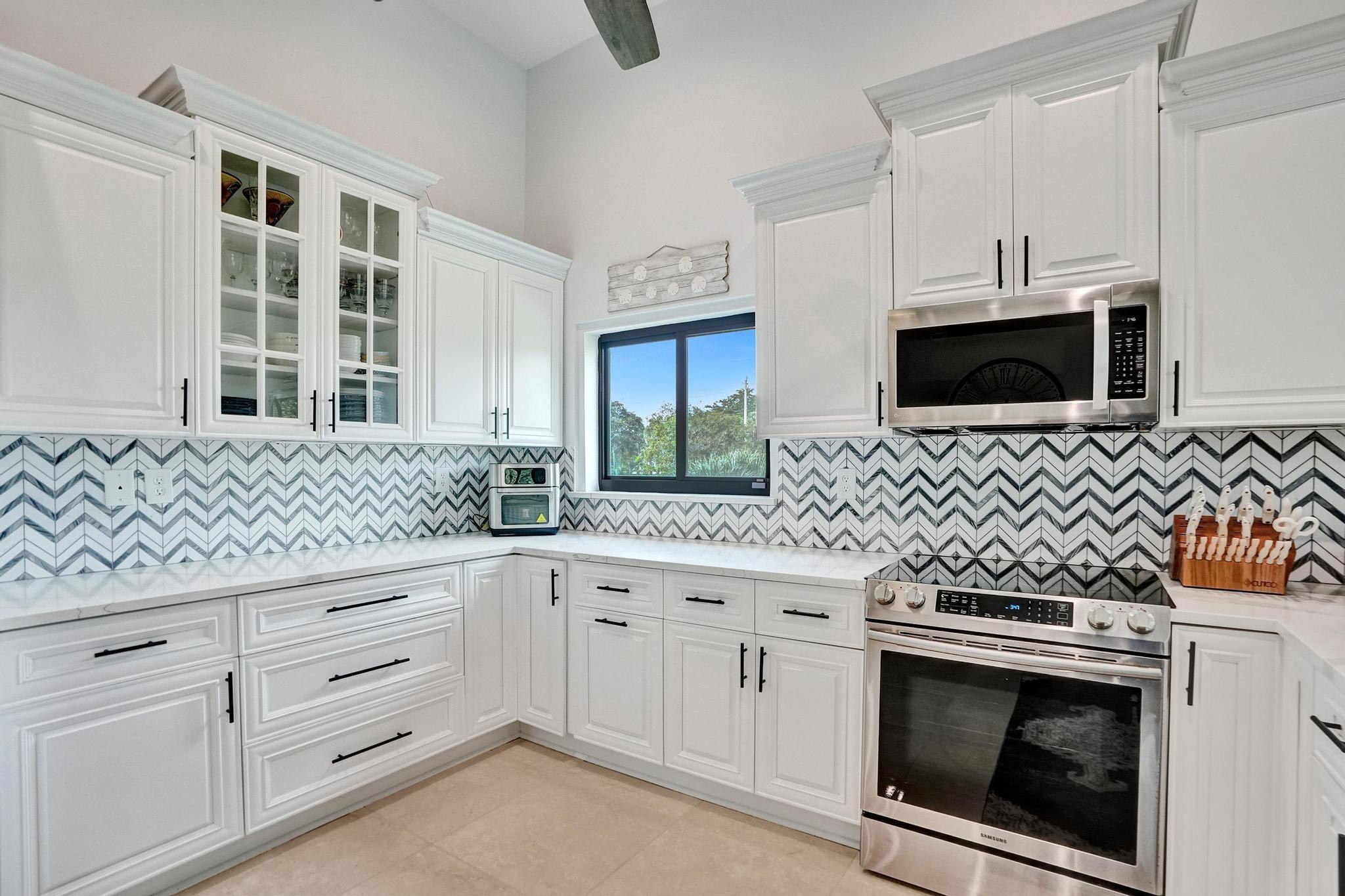 2143 Oakland Hills Way