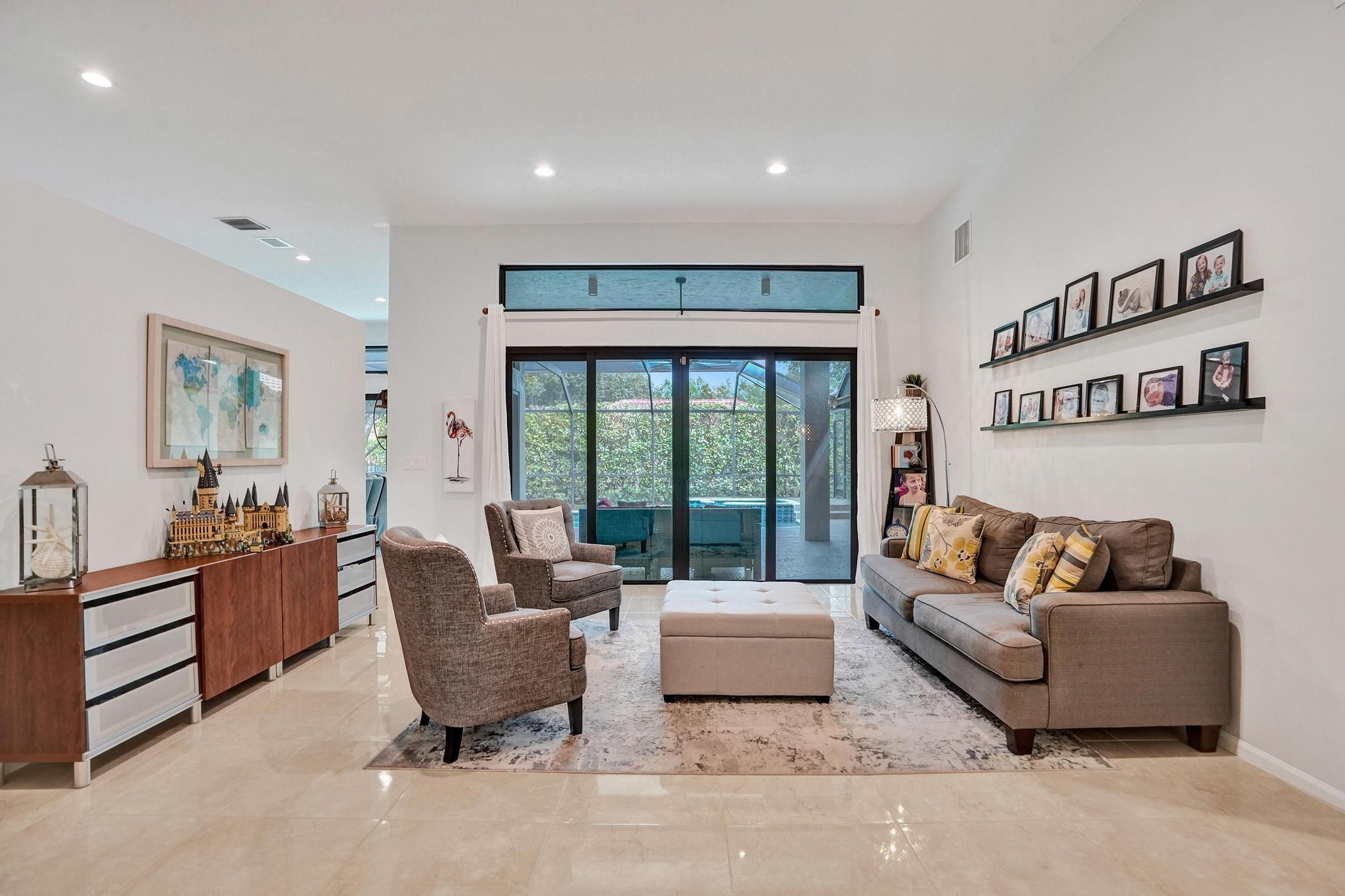 2143 Oakland Hills Way