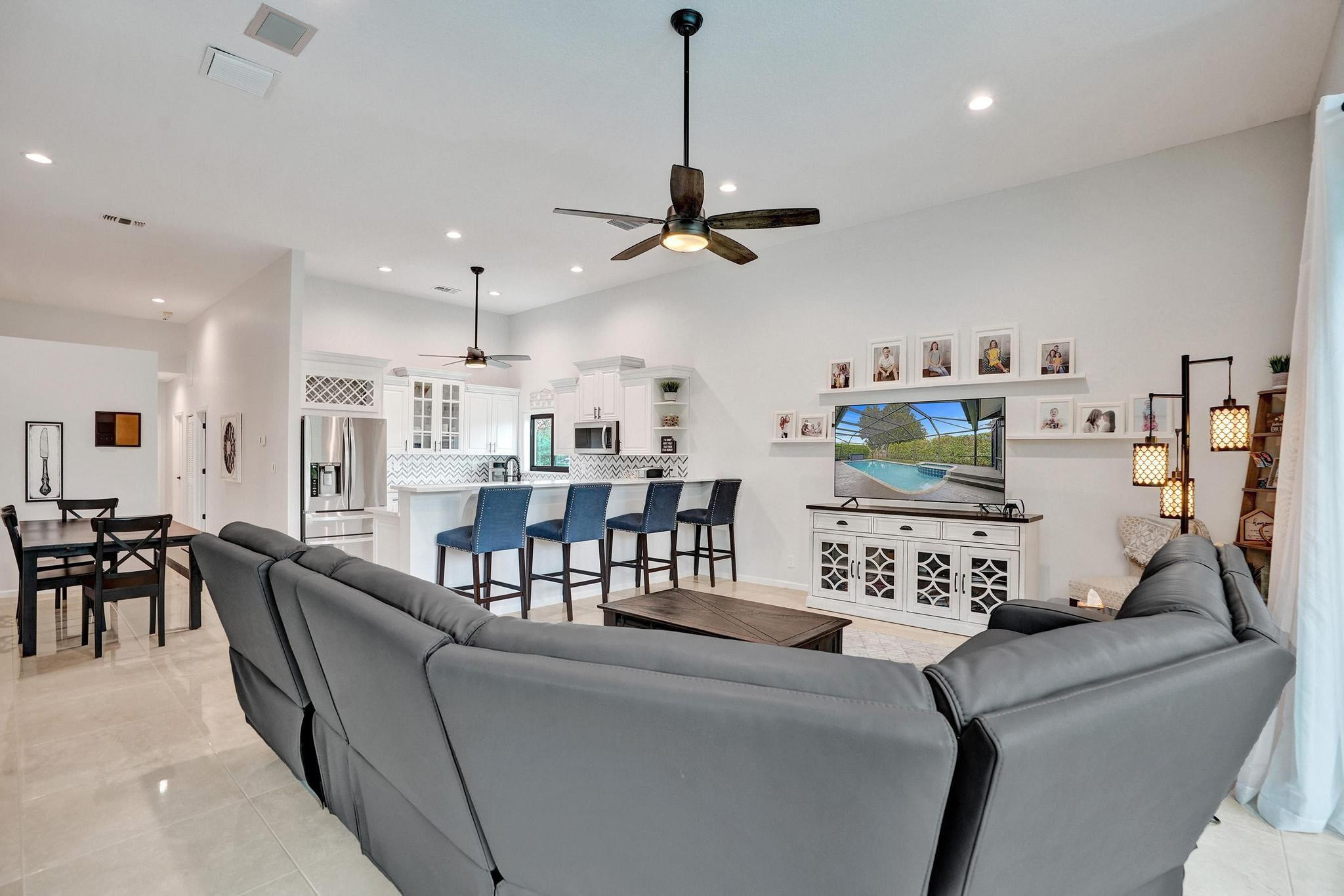 2143 Oakland Hills Way