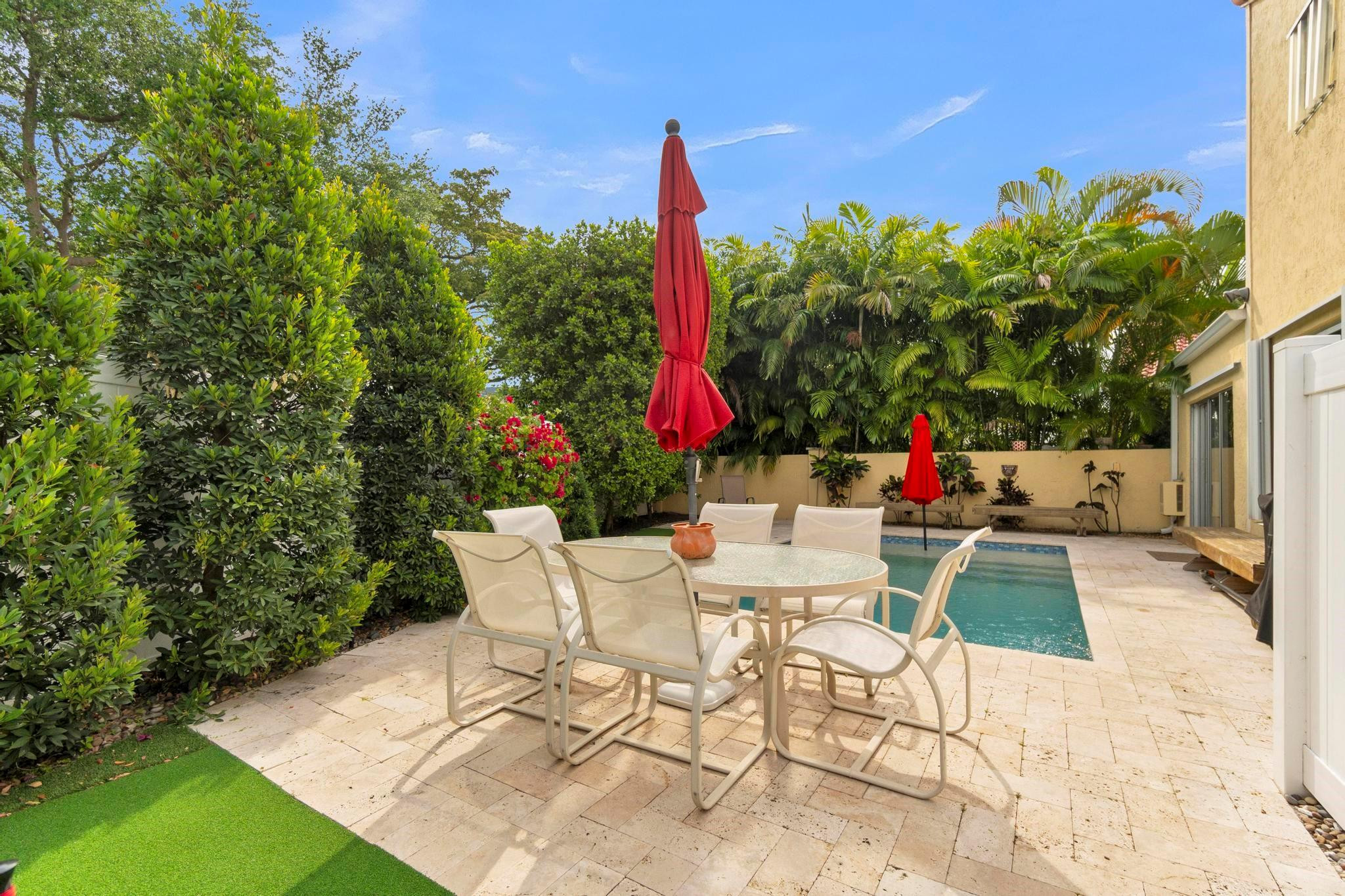 221 Pelican Way
