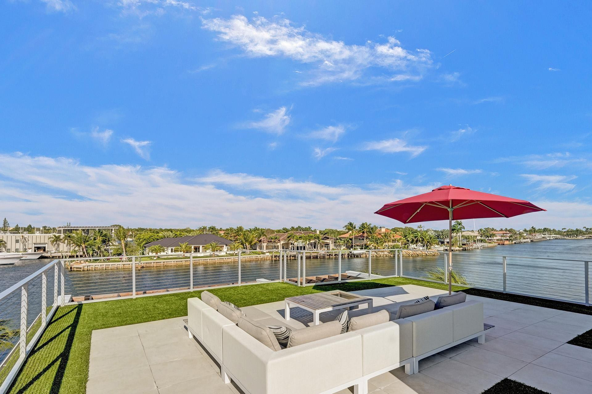 1713 N Riverside Dr