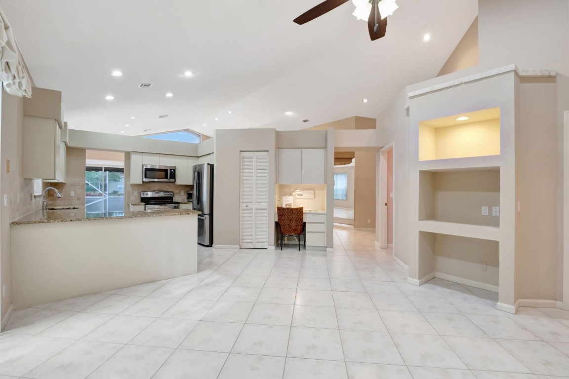 11081 Springbrook Cir