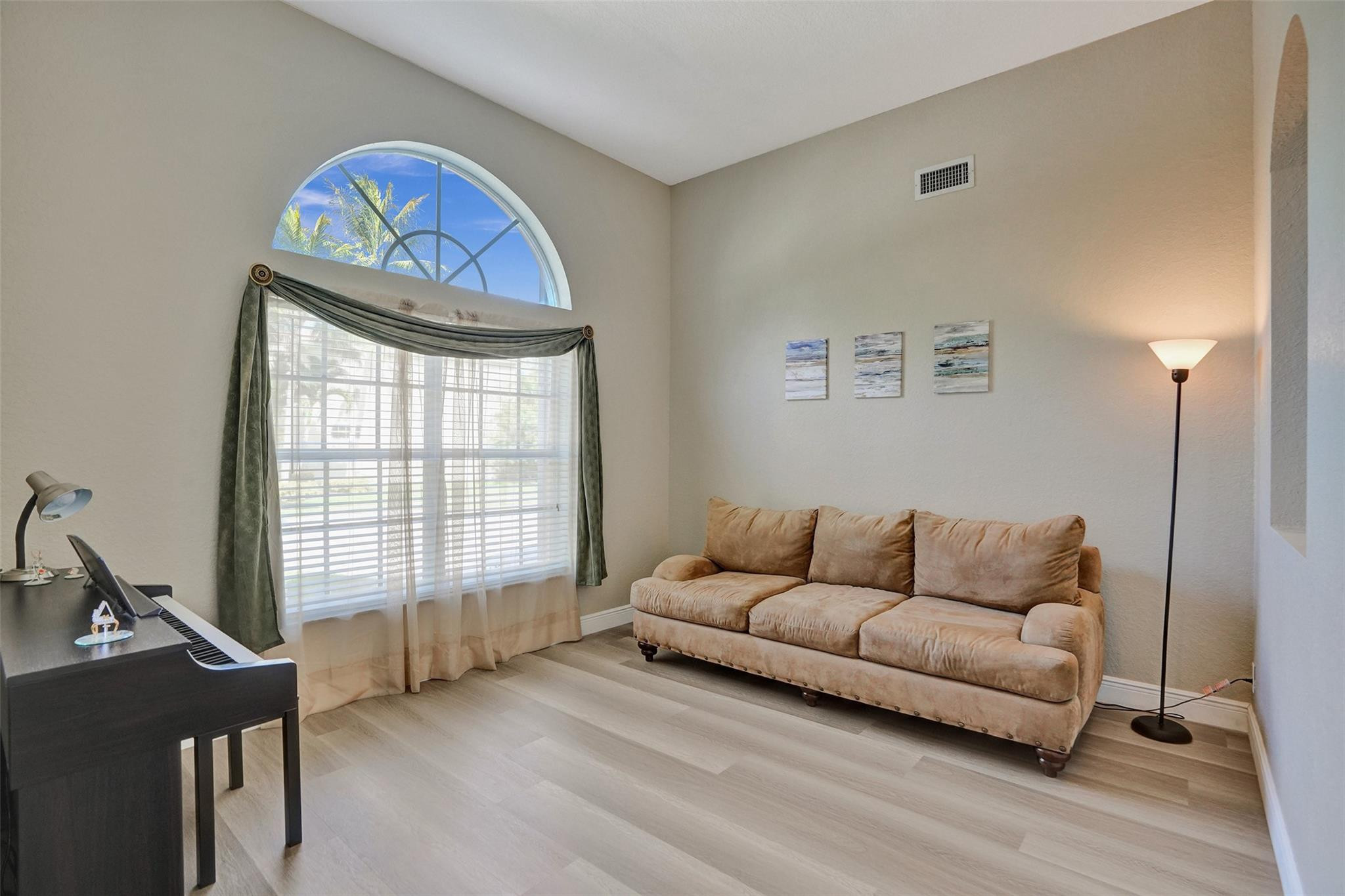 636 NW 127th Ave
