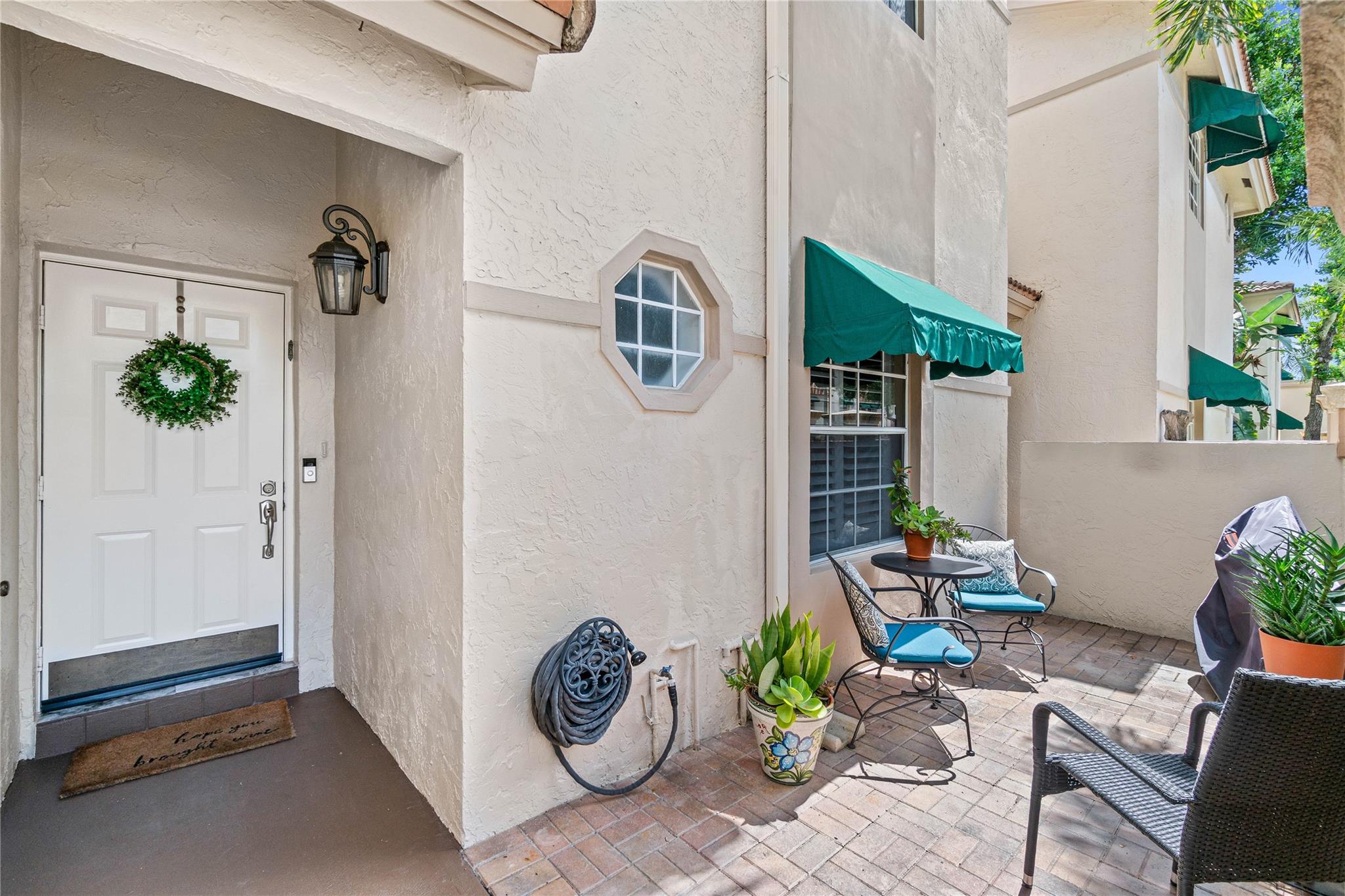 6581 Via Regina 6581