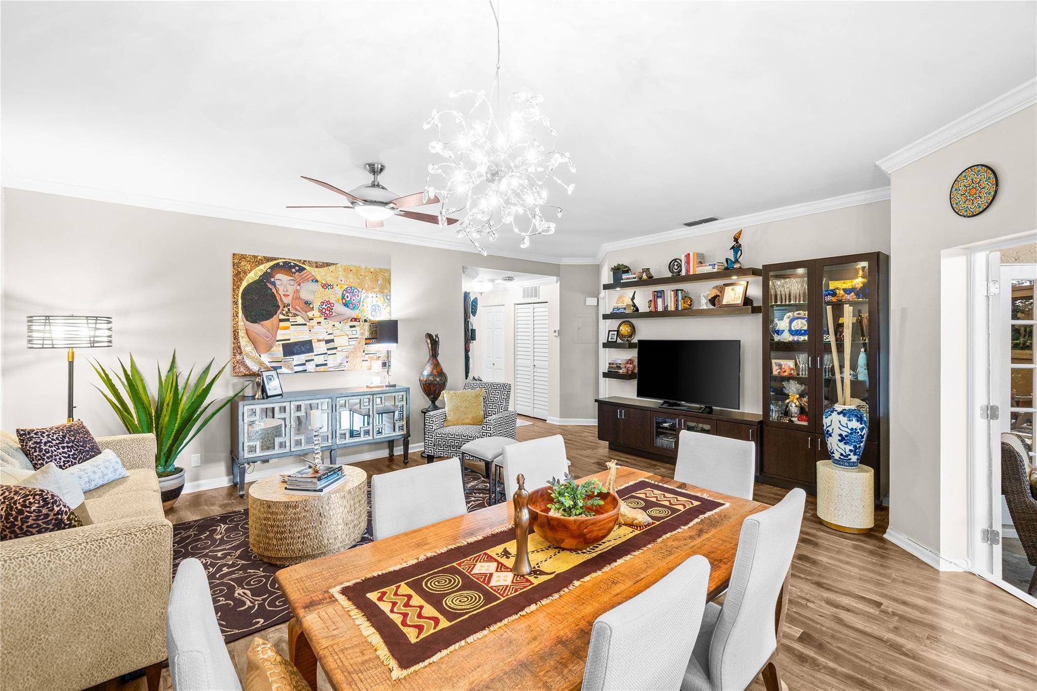 6581 Via Regina 6581