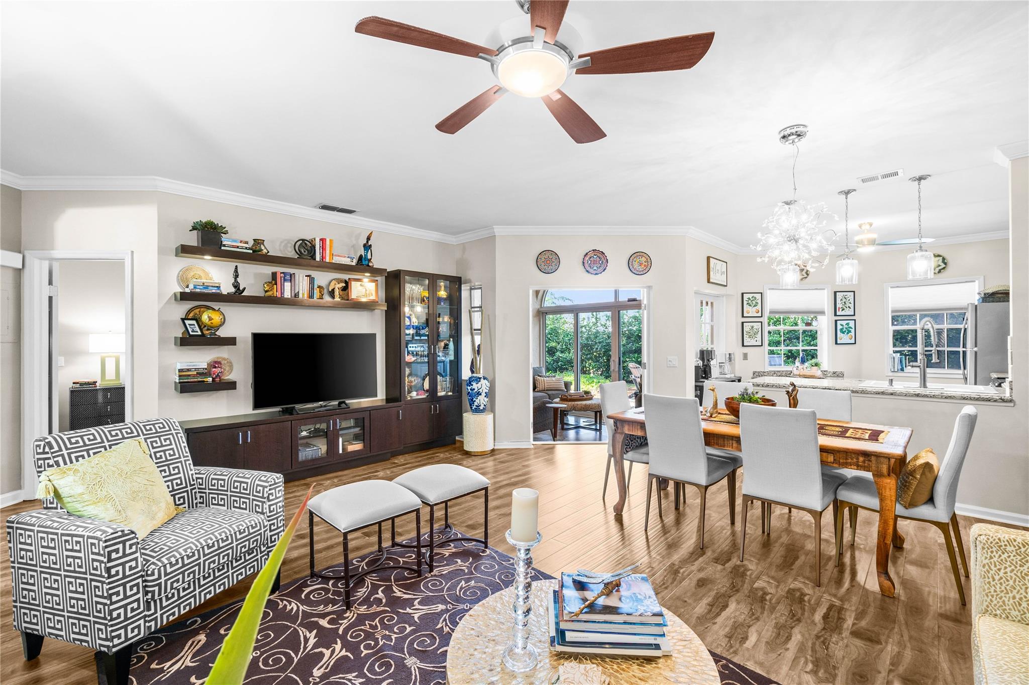 6581 Via Regina 6581