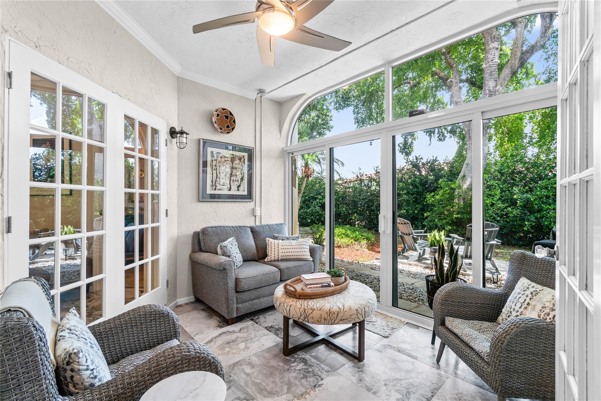 6581 Via Regina 6581