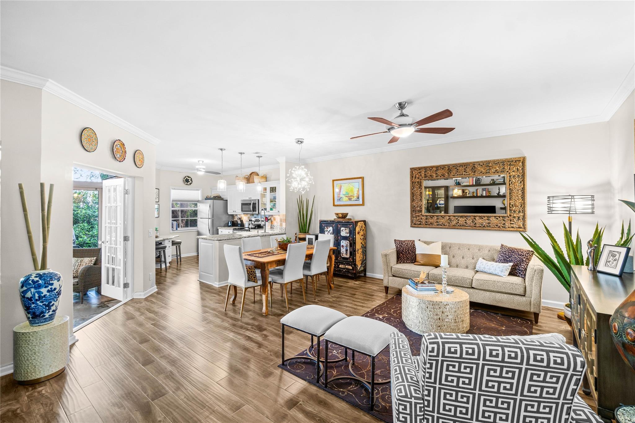 6581 Via Regina 6581